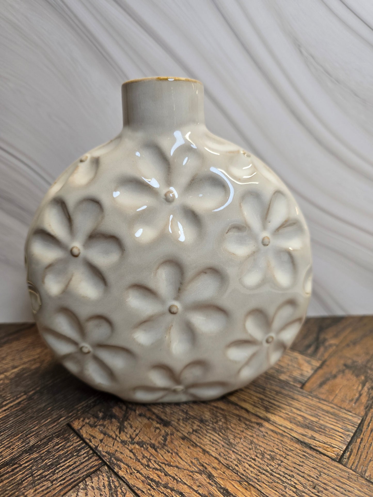 Daisy bud vase