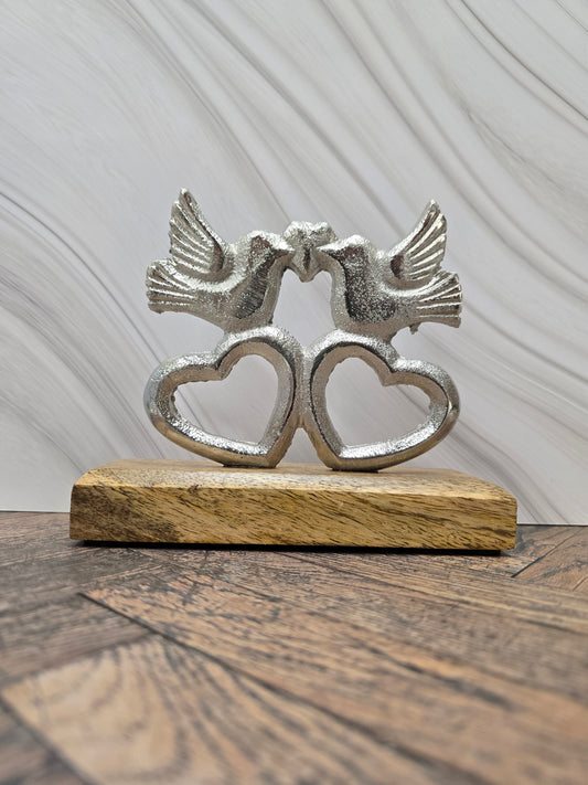 Kissing lovebirds on hearts on wooden base