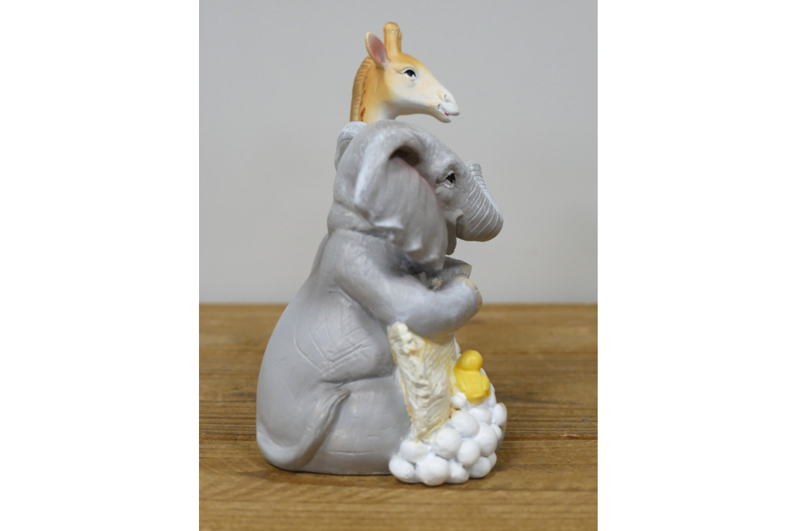 Bath full of bubbles figurine
