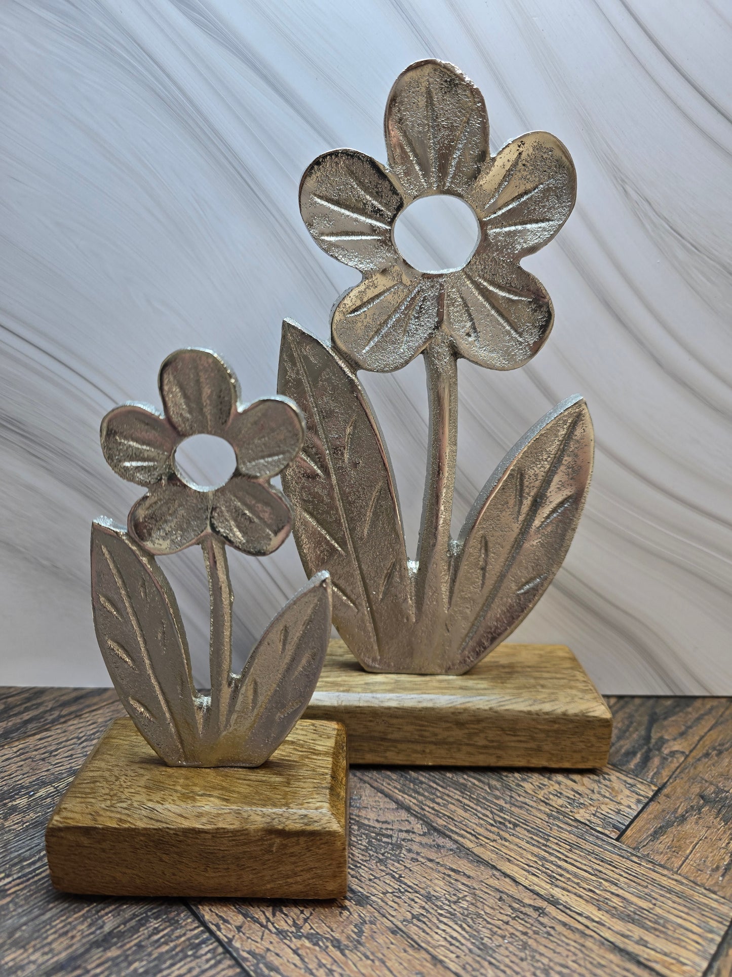 Aluminium Flower Deco on Mango Wood Base