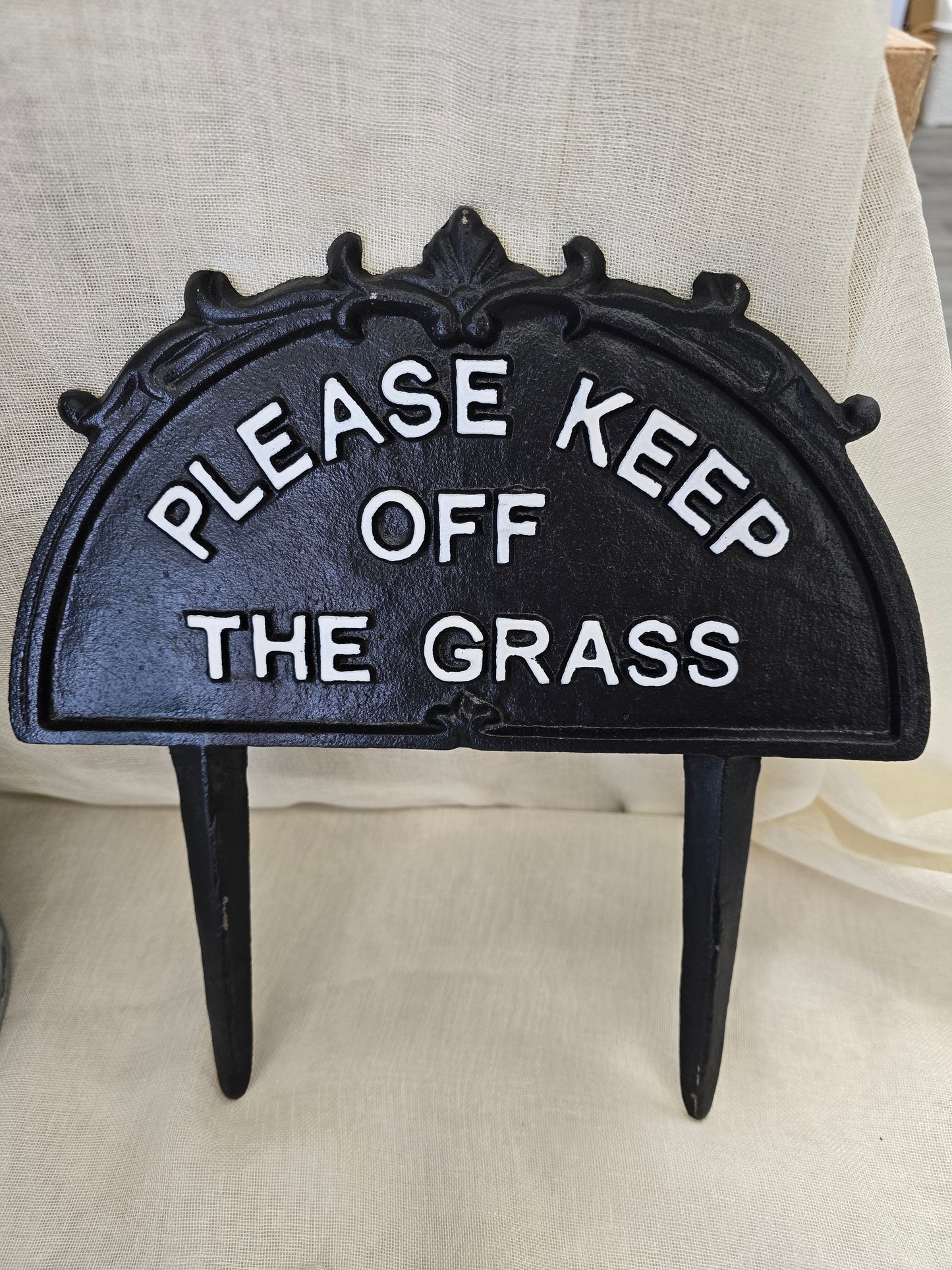 Cast Iron "Please Keep Off The Grass" Garden Lawn Stake Sign