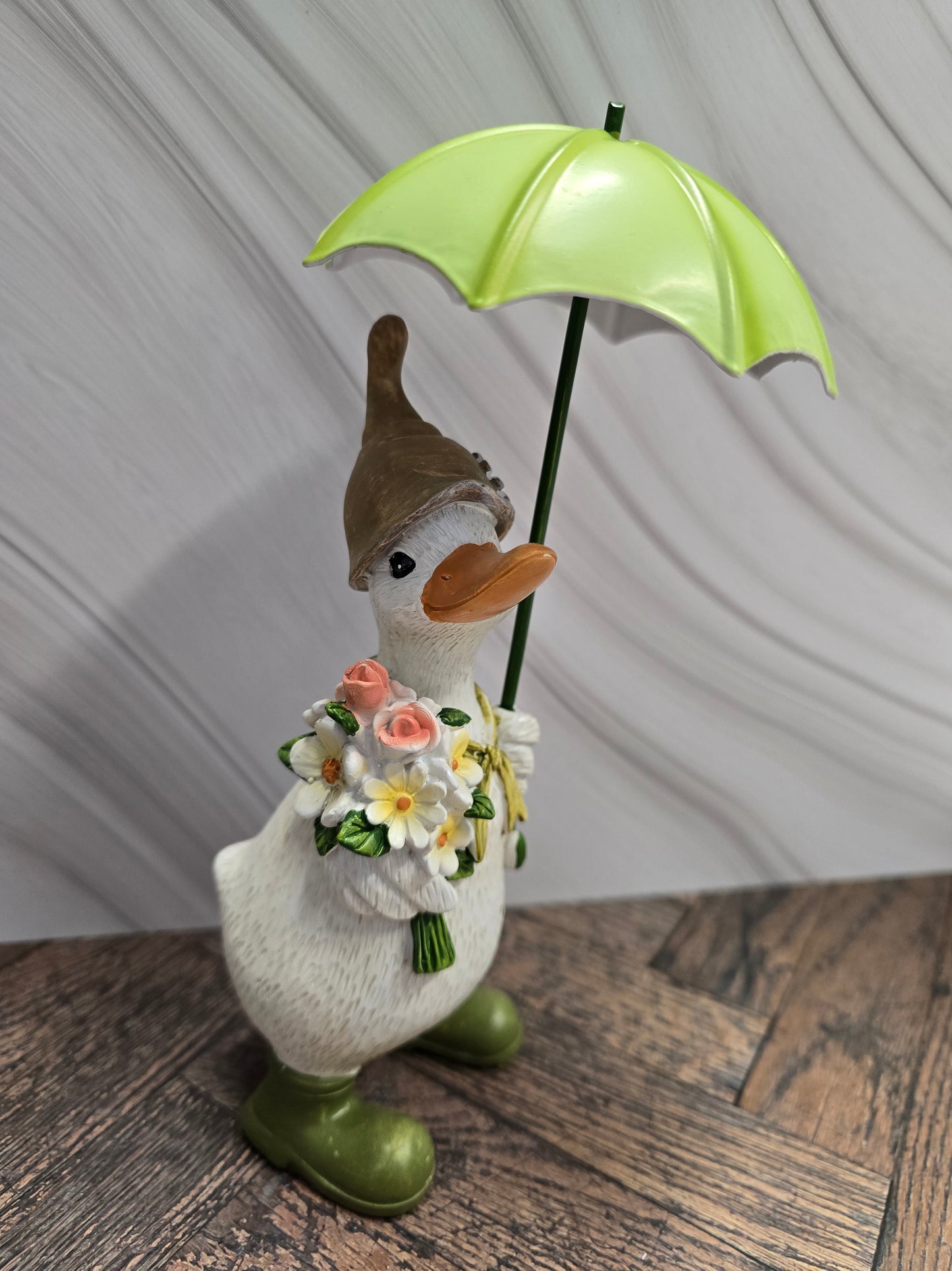 Umbrella Ducks with flower bouquet