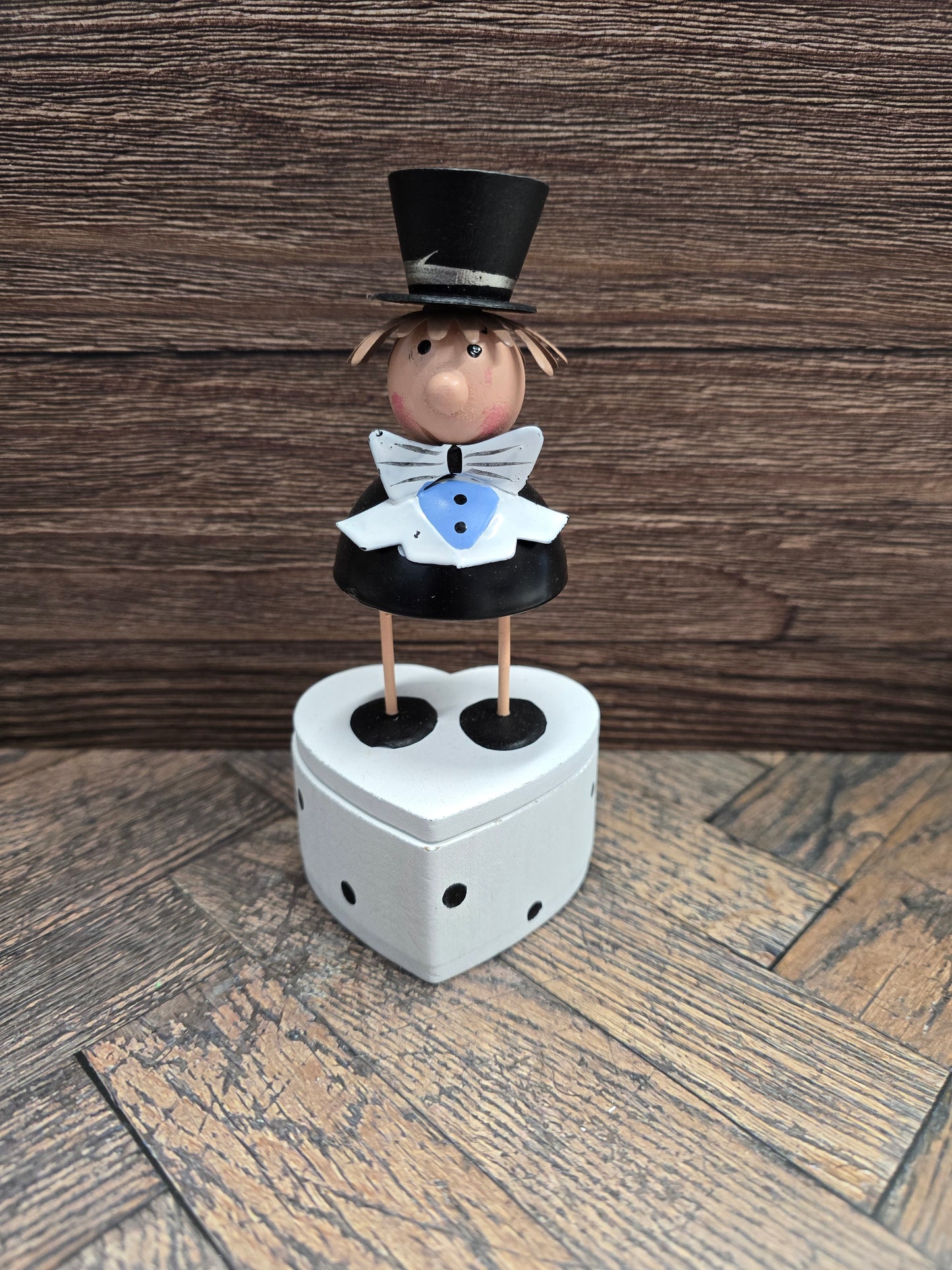 Groom trinket